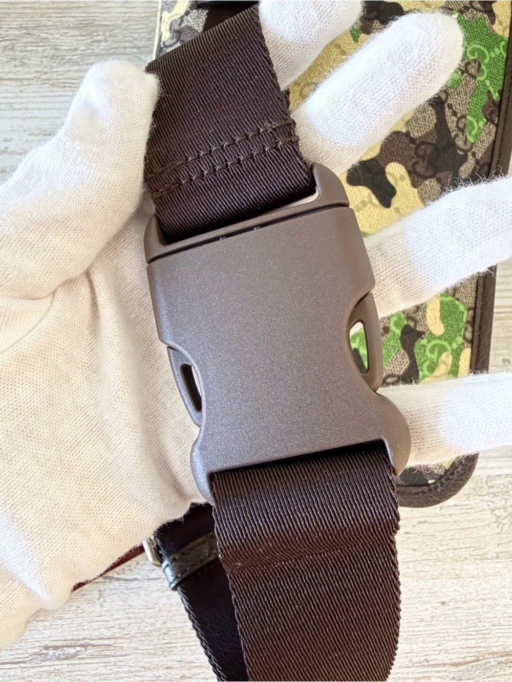 New Gucci GG Supreme Camouflaged green canvas mens belt bag crossbody, size 80